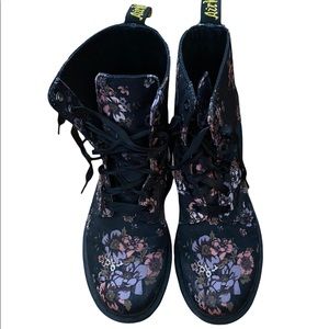 GREAT CONDITION Beckett Dr Martens!